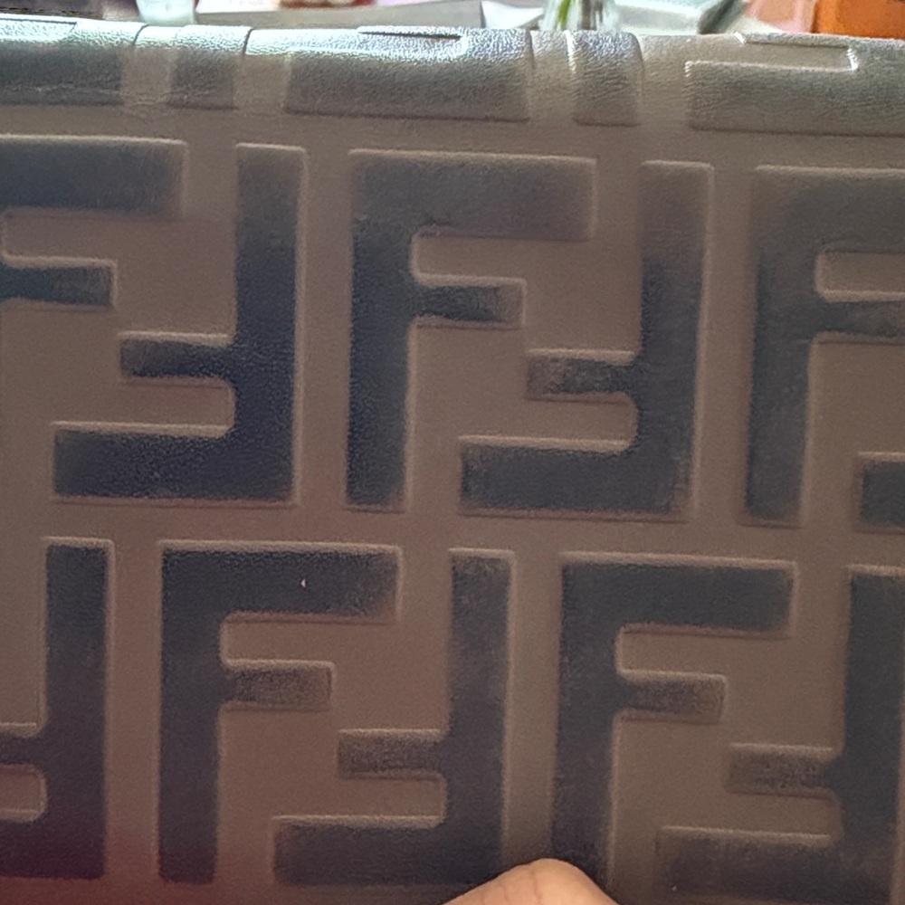 Fendi Wallet on Chain - Picture 5 of 6